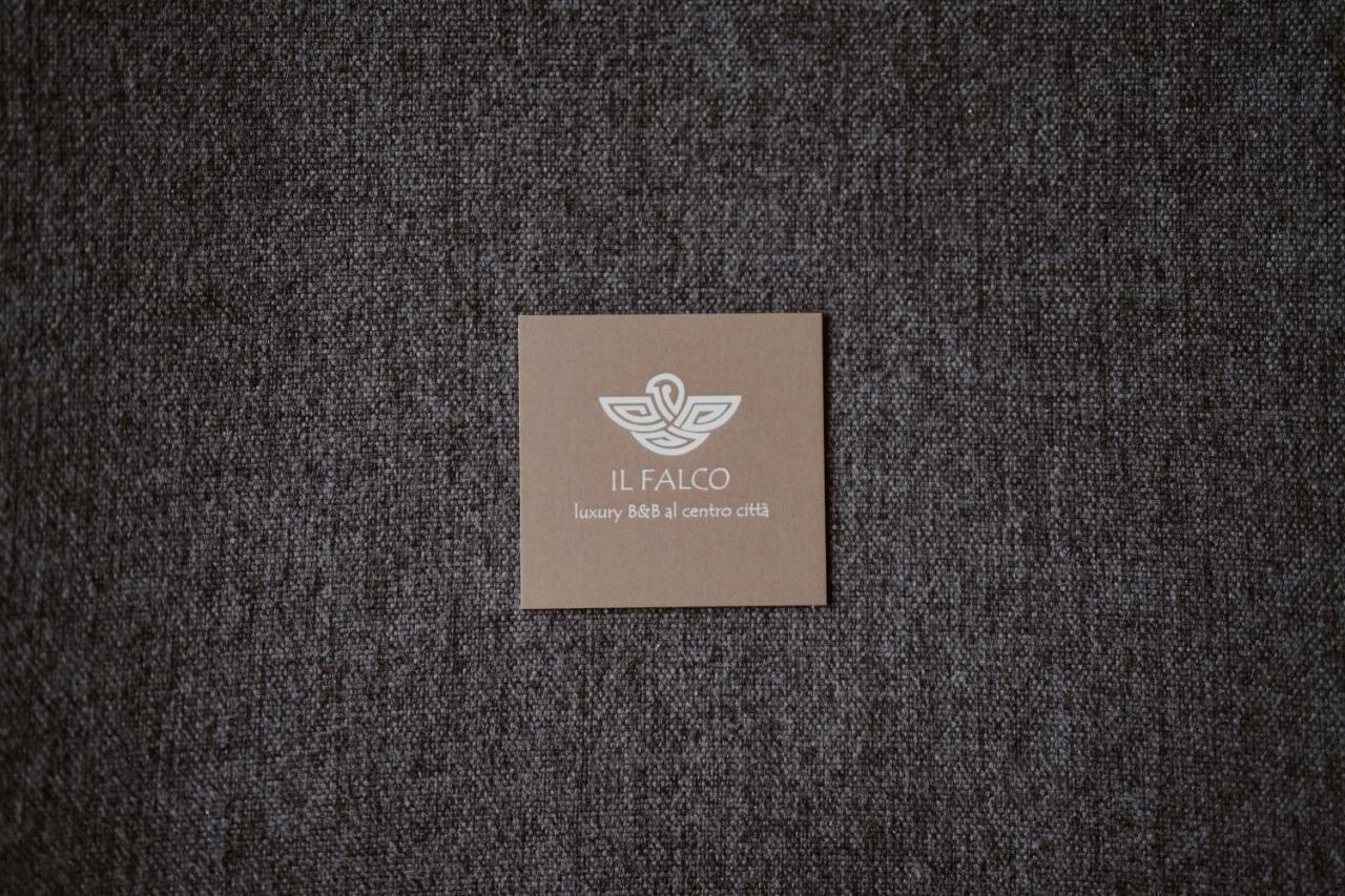 Il Falco Couette-café *